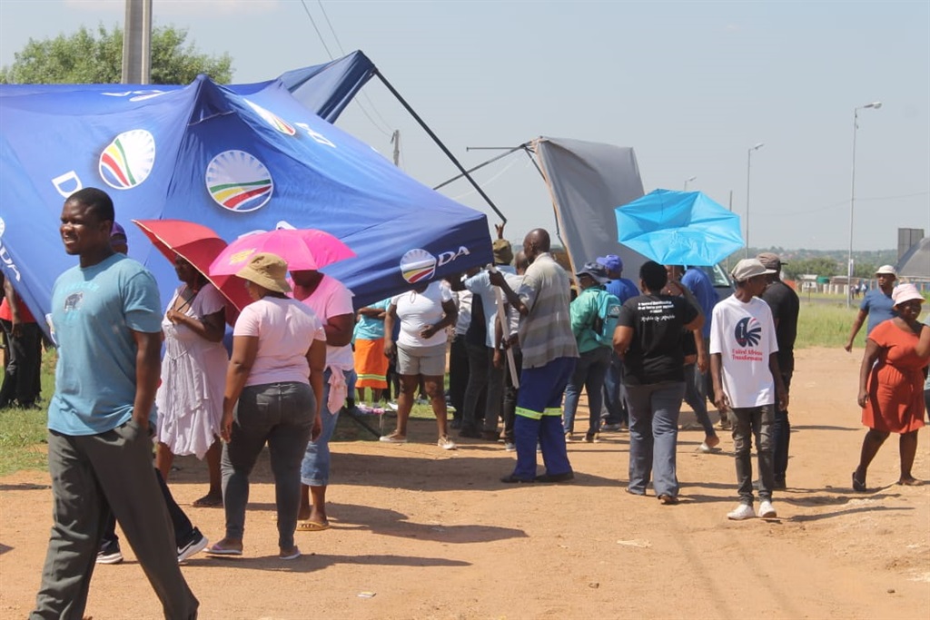 DA members were forced to pack and leave after they organised an event for Gauteng leader Solly Msimanga to campaign in New Eesterust. Photo by Thokozile Mnguni