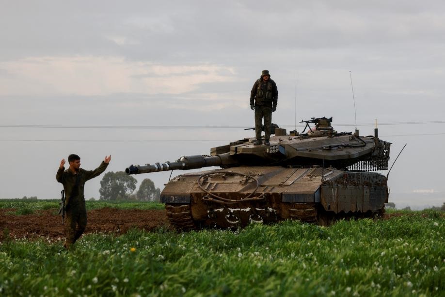 A soldier stands on an Israeli tank on the border with southern Gaza, amid the ongoing conflict between Israel and the Palestinian Islamist group Hamas, as seen from Israel, February 15, 2024. REUTERS/Amir Cohen