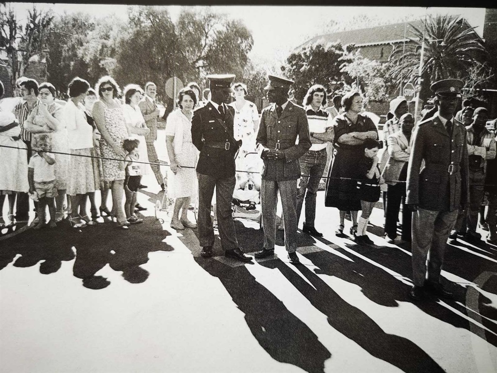 Spectators and Police during the incorporation of "Mafeking" into Bophuthatswana, 1980. Because it wasn't always a part of the homeland. During this ceremony the name was  changed back to the original Mafikeng. (The Borders of Apartheid/ Paul Alberts)