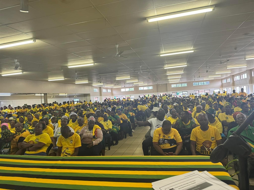 ANC supporters during the mini rally at Nokuhamba 