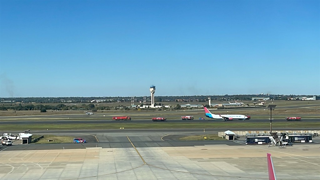 A FlySafair flight had to return to Johannesburg after a damage to one of its wheels.