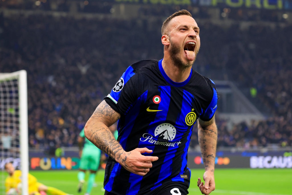 MILAN, ITALY - FEBRUARY 20: Marko Arnautovic of FC Internazionale celebrates after scoring the opening goal during the UEFA Champions League 2023/24 round of 16 first leg match between FC Internazionale and Atletico Madrid at Stadio Giuseppe Meazza on February 20, 2024 in Milan, Italy. (Photo by Giuseppe Cottini/Getty Images)