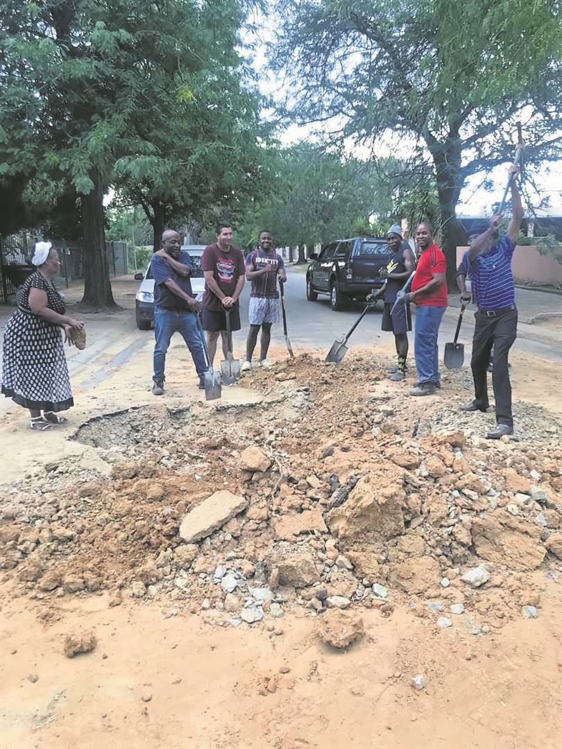 It takes a village to raise a child, but with the community of Cormorant Street in Flamingo Park it took the residents to fix the road. On 13 February, they took to the streets armed with pick-axes and shovels, to fix the potholes and holes that had been left open in their street by the municipality.
