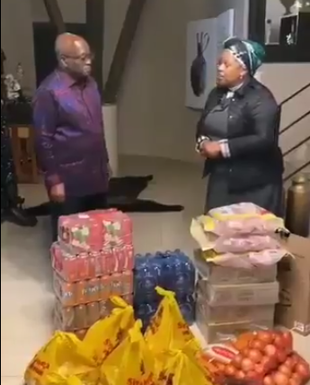 Dudu Myeni giving support to Jacob Zuma. Screenshot from video