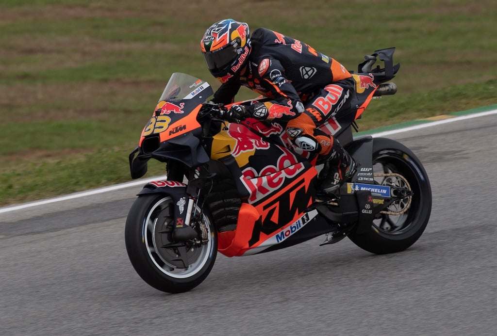 Brad Binder of South Africa and Red Bull KTM Factory Racing heads down a straight during the MotoGP Of Portugal at Autodromo do Algarve. (Mirco Lazzari gp/Getty Images)