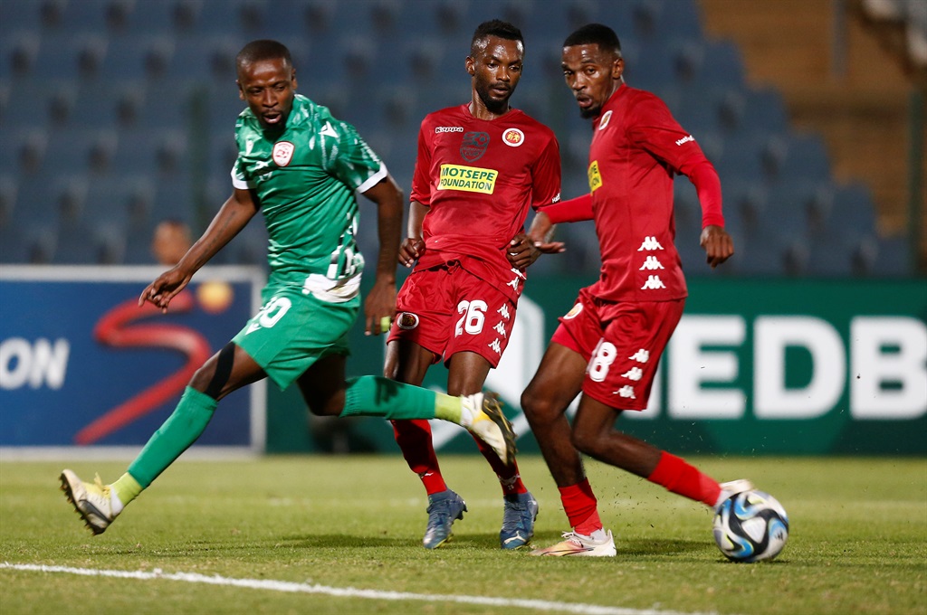 JOHANNESBURG, SOUTH AFRICA - FEBRUARY 21: Refentse Mphele and Bayabonga Mbele of Highlands Park in action with Thamsanqa Masiya of Sekhukhune United during the Nedbank Cup, Last 32 match between Highlands Park and Sekhukhune United at Dobsonville Stadium on February 21, 2024 in Johannesburg, South Africa. (Photo by Gallo Images)