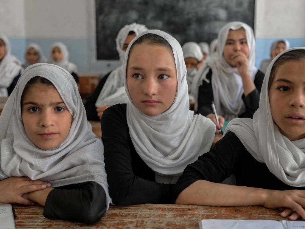 Dunia bisa berbalik dari Afghanistan jika sekolah perempuan tetap tutup – pejabat PBB