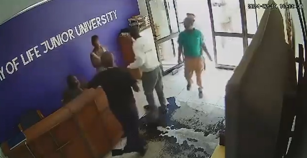 Robbers robbed Way of Life Junior University employees of their phones on Monday, 19 February.