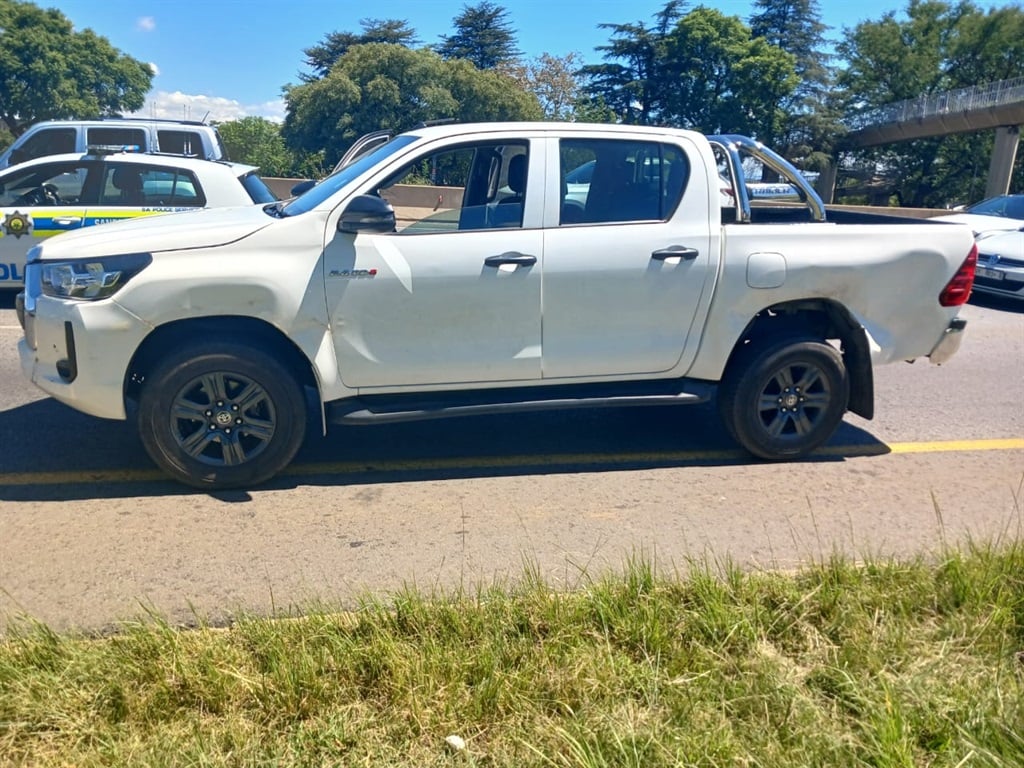 Police intercepted a courier company bakkie and a private Toyota bakkie with six armed suspects. 