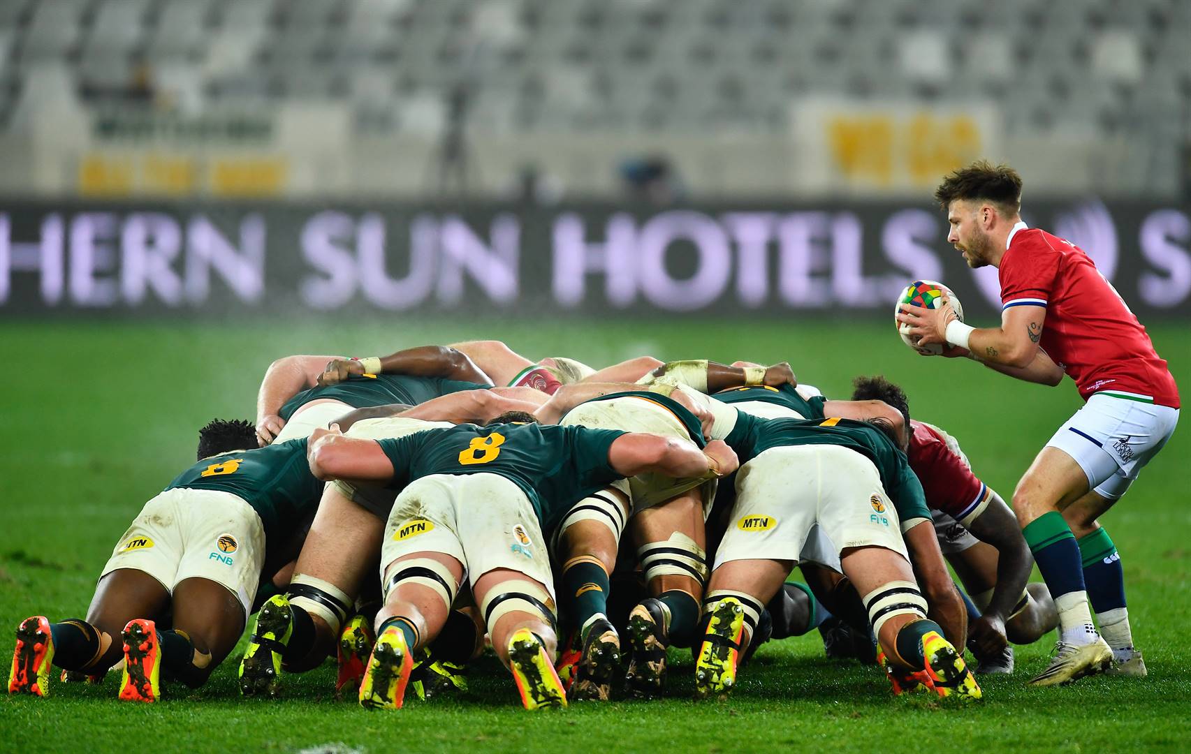 Skrumwerk, ’n tradisionele sterk punt van Suid-Afrikaanse rugby, word van sy belangrikheid gestroop in proefreëls waarmee Wêreldrugby vorendag gekom het vir gemeenskapsrugby.  Foto: Getty Images