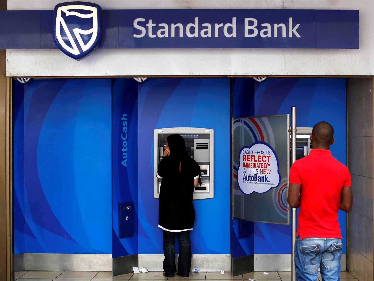 Standard Bank se aantal kitsbanke in Suid-Afrika het met 11% tot 3 770 gedaal. Foto: Reuters