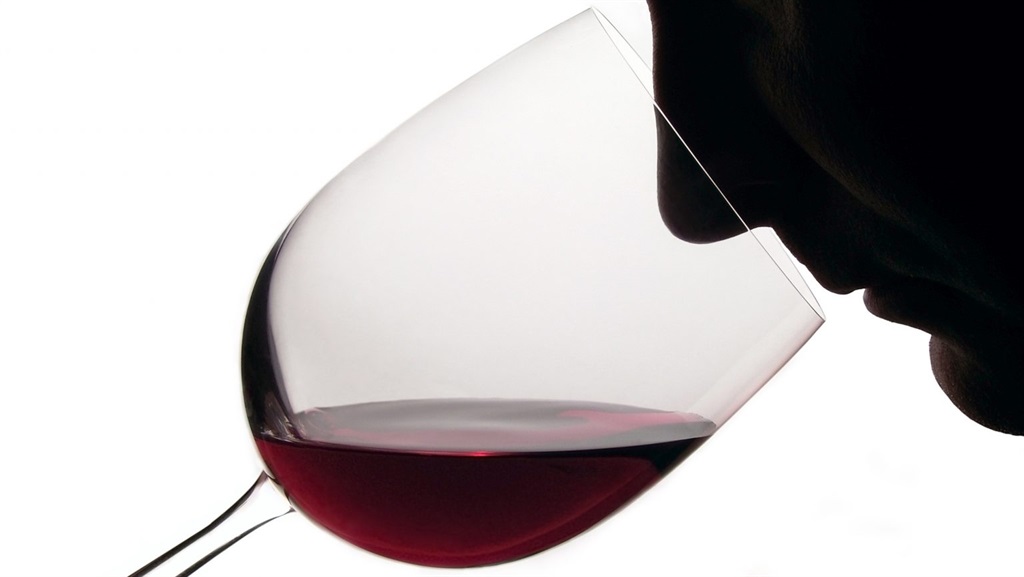 Why the smell of wine can turn you on Dailysun