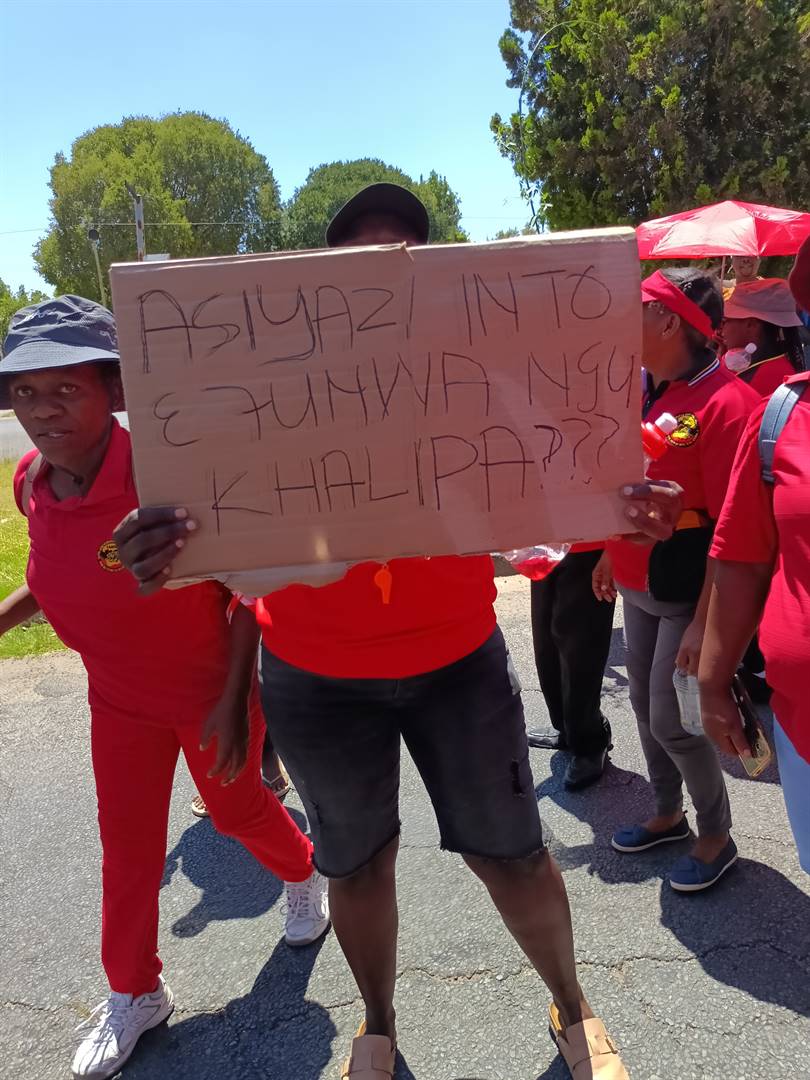 Municipal Workers Take To The Streets To Demand The Resignation Of ...