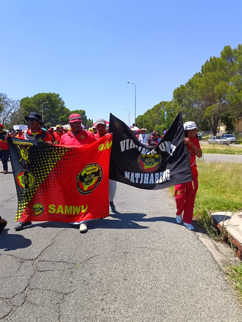 Municipal Workers Take To The Streets To Demand The Resignation Of ...