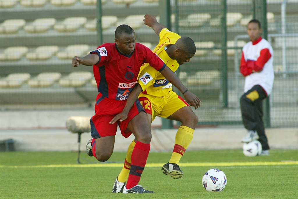 CAPE TOWN, SOUTH AFRICA: 4 April 2004, Cosmos' Sibusiso Mhlongo and Santos' Jermaine Christian during the ABSA Cup match between Santos and Jomo Cosmos at Athlone Stadium, Cape Town, South Africa. Photo Credit: - Tertius Pickard\Gallo Images