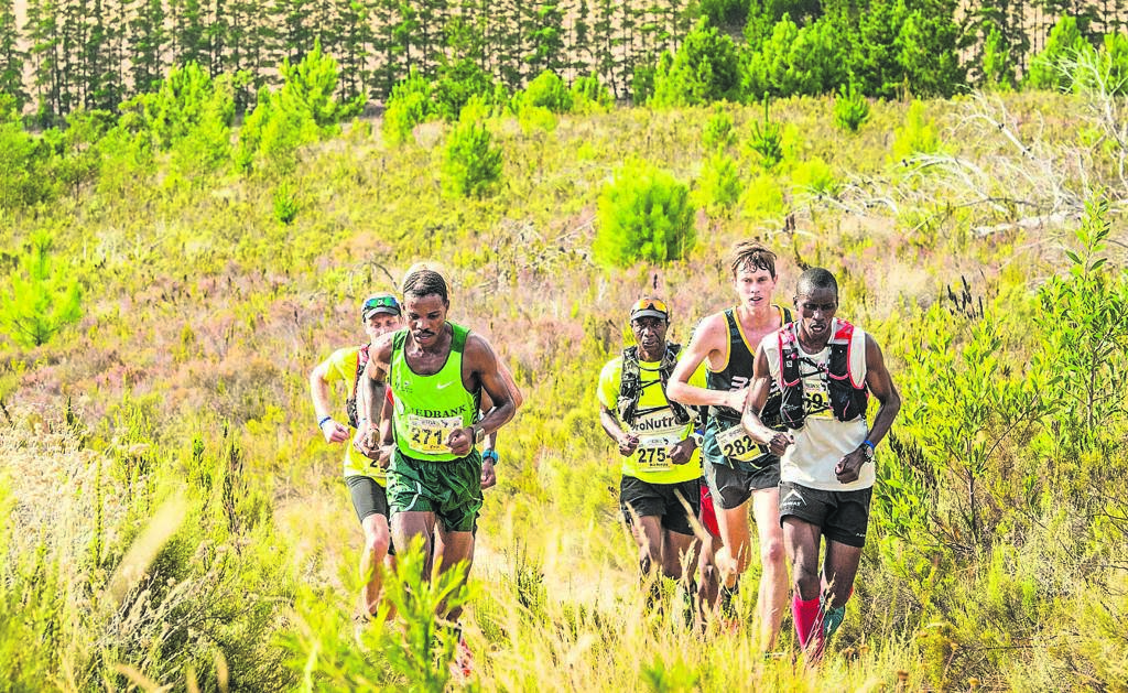 UITMERGELEND: Eric Ngubane (in groen) is een van 12 Nedbank-atlete wat vir die AfricanX Trailrun gaan aantree.