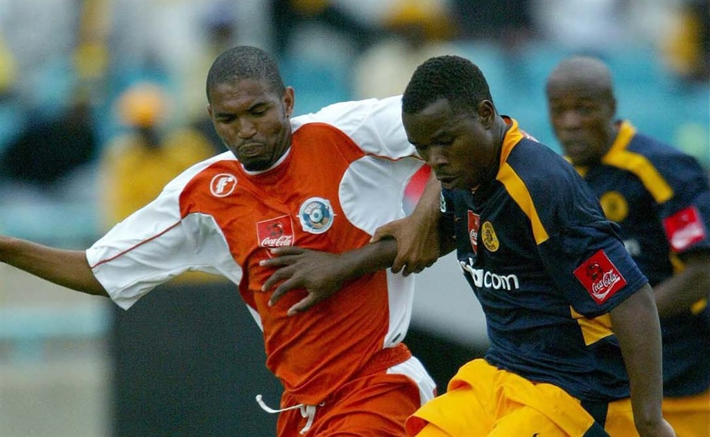 Martin Carelse in action for Dynamos just after he left Kaizer Chiefs in 2003. 