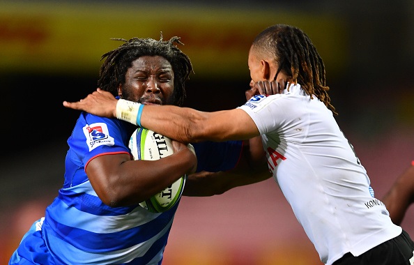 CAPE TOWN, SOUTH AFRICA - NOVEMBER 14: Scarra Ntubeni of the Stormers tackled by Clayton Blommetjies of the Cheetahs during the Super Rugby Unlocked match between DHL Stormers and Toyota Cheetahs at DHL Newlands on November 14, 2020 in Cape Town, South Africa. (Photo by Ashley Vlotman/Getty Images/Gallo Images)