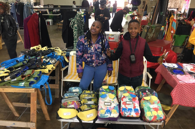Phumudzo and Mbali turn waste plastic into fashion items by upcycling. (Photo: Supplied)