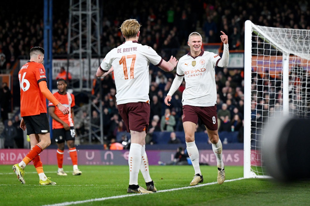 LUTON, ENGLAND - FEBRUARY 27: Erling Haaland of Manchester City celebrates scoring his teams fourth goal alongside teammate Kevin De Bruyne during the Emirates FA Cup Fifth Round match between Luton Town and Manchester City at Kenilworth Road on February 27, 2024 in Luton, England. (Photo by Shaun Botterill/Getty Images)