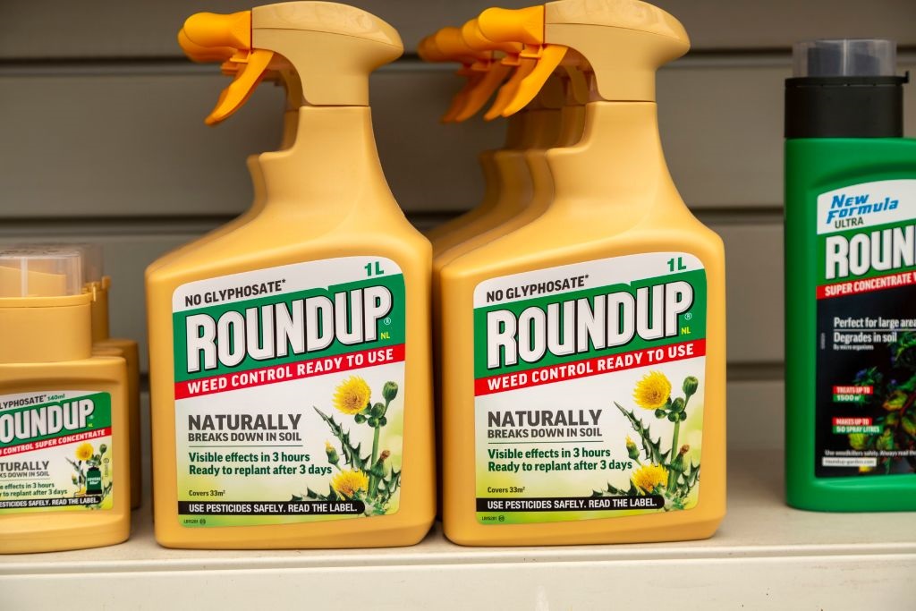 Plastic containers Roundup no Glyphospahte weed killer spray on shelf display in garden center, UK. (Photo by: Geography Photos/Education Images/Universal Images Group via Getty Images)