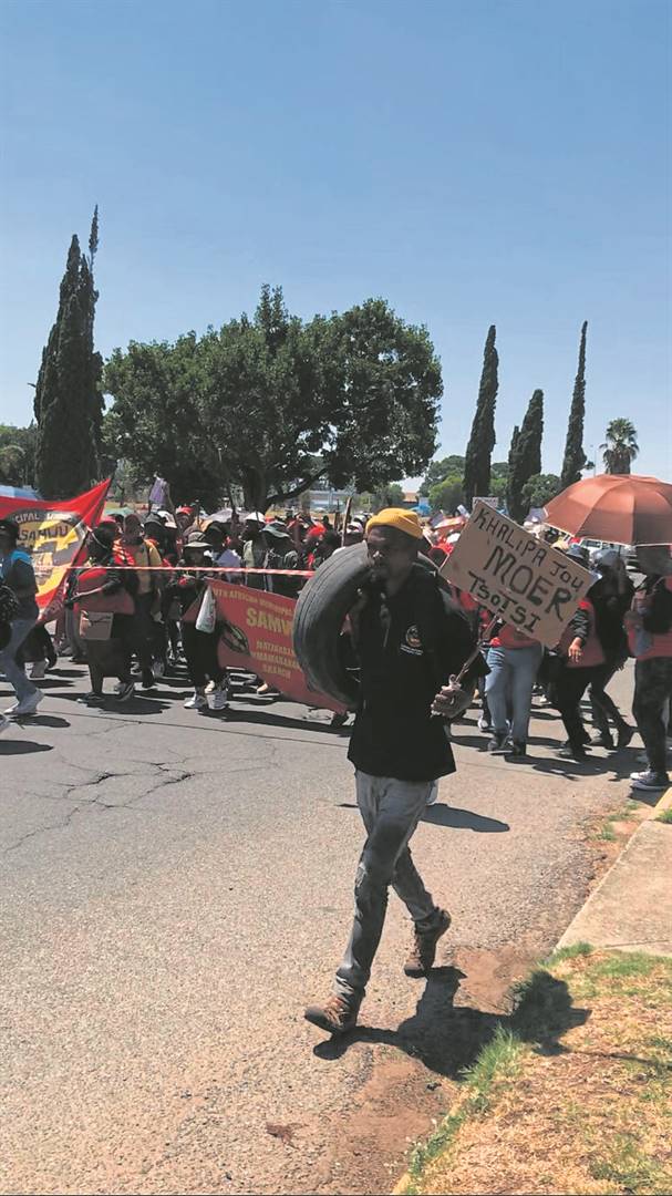 During a peaceful march, marking the fourth week of a devastating municipal strike, clearly distressed municpal workers were still demanding the removal of the executive mayor of Matjhabeng, Thanduxolo Khalipha.Photo: Nonkululeko Ngubeni