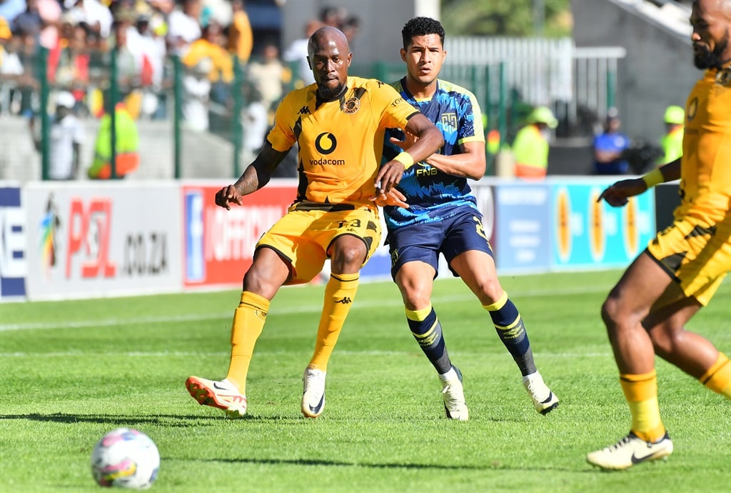 CAPE TOWN, SOUTH AFRICA - MARCH 30: Sifiso Hlanti of Kaizer Chiefs and Darwin Mendoza Gonzalez of Cape Town City FC during the DStv Premiership match between Cape Town City FC and Kaizer Chiefs at Athlone Stadium on March 30, 2024 in Cape Town, South Africa. (Photo by Grant Pitcher/Gallo Images)