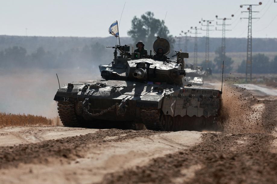 Israeli soldiers gesture in a tank, amid the ongoing conflict between Israel and the Palestinian Islamist group Hamas, near the Israel-Gaza Border, in Israel, May 6, 2024. REUTERS/Ammar Awad TPX IMAGES OF THE DAY