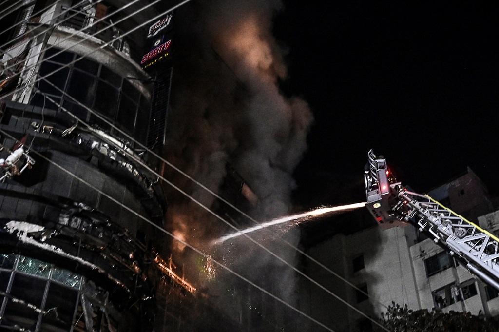 Firefighters work to extinguish a fire in a commercial building that killed at least 43 people, in Dhaka, on 29 February  2024. (Munir Uz Zaman / AFP)