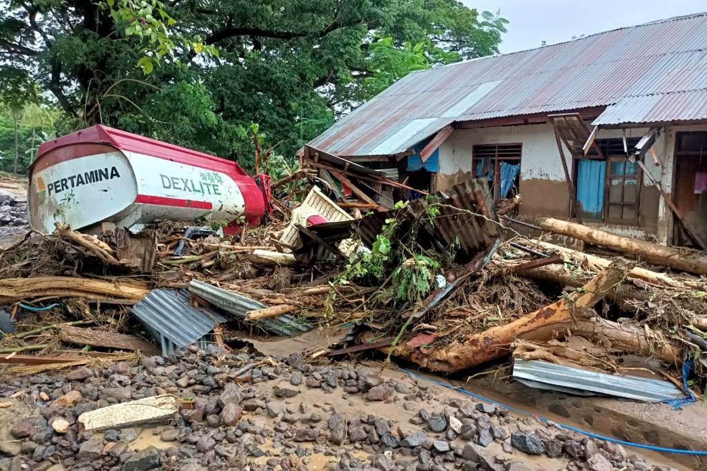 aid-flows-into-cyclone-struck-indonesia-as-death-toll-rises-news24