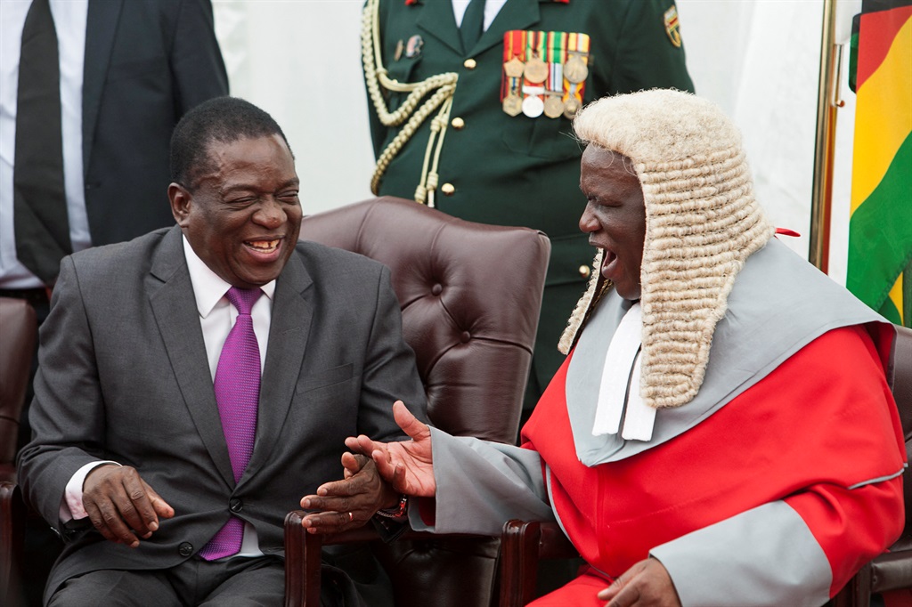 Zimbabwe's president Emmerson Mnangagwa (L) and chief Justice Luke Malaba (R).