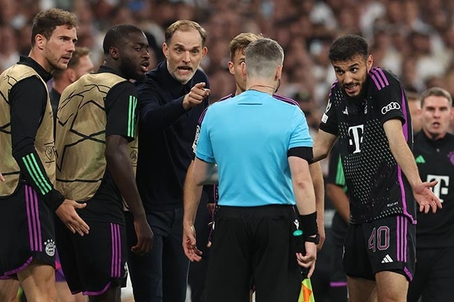 Bayern Munich manager Thomas Tuchel reacts towards the assistant referee during their Champions League semi-final second leg match against Real Madrid at Estadio Santiago Bernabeu on 8 May 2024. (Alexander Hassenstein/Getty Images)