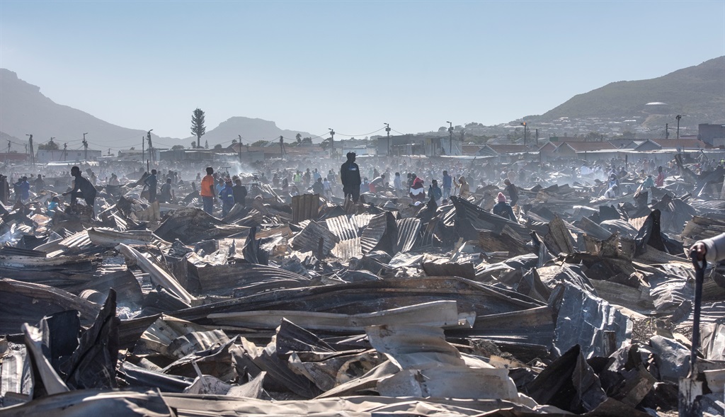 Duisende wonings in Masiphumelele is in Desember verlede jaar in 'n brand vernietig. Foto: Gallo Images
