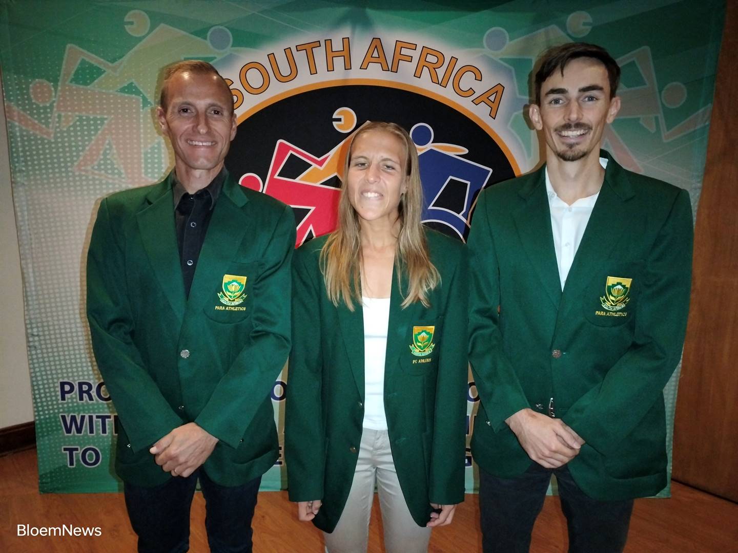 Claus Kempen (left), Louzanne Coetzee and Estean Badenhorst at the launch of the FSSAPD Championship from 21 to 25 March in Bloemfontein. Badenhorst and Kempen received their Protea Colours at the launch.Photo: Lientjie Mentz