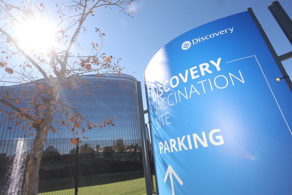 ’n Inentingsplek is reeds by Discovery se hoofkantoor in Sandton ingerig. Daar is 30 personeellede wat meer as 2 500 entstowwe per dag kan toedien. Foto: Verskaf