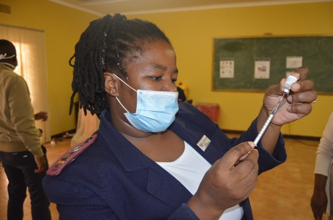 Sister Bushula Thembakazi gets a dose of the Pfizer vaccination ready.