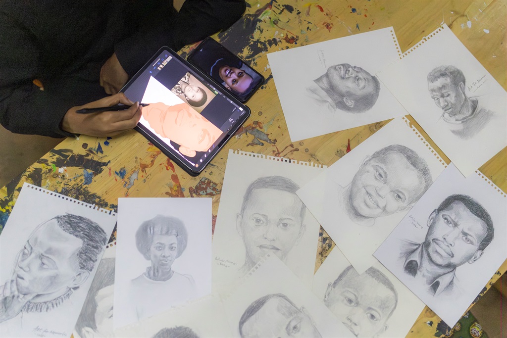 A member of Art for Memories team draws portraits 
