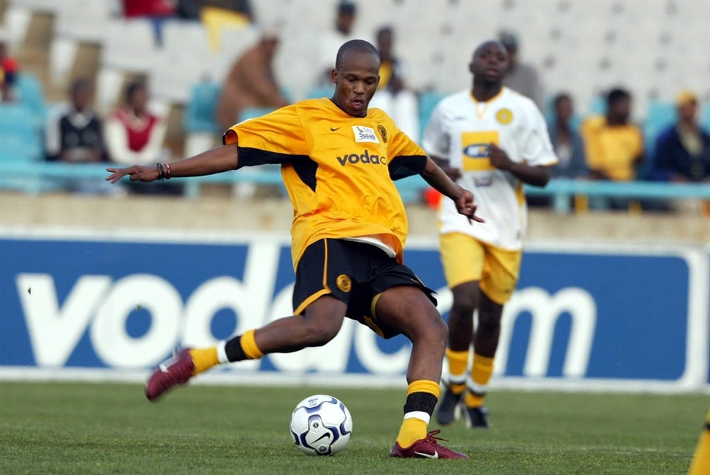 The South African football fraternity has come together to pay tribute to former Kaizer Chiefs defender & TV analyst, Siphiwe Mkhonza, who passed away this morning.