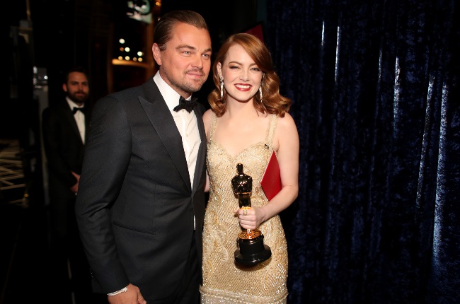 Emma Stone was over the moon after receiving an Oscar from her childhood crush Leonardo DiCaprio in 2017. (PHOTO: Gallo Images / Getty Images)