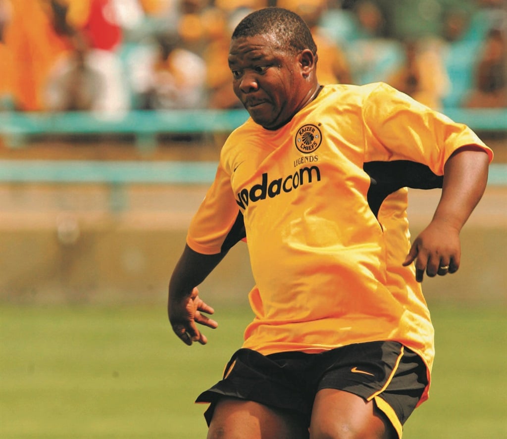 Proud Dad and Daughters Show off Matching Kaizer Chiefs Gear