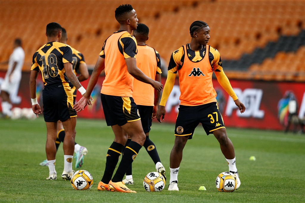 JOHANNESBURG, SOUTH AFRICA - APRIL 02: Kaizer Chiefs players warming up during the DStv Premiership match between Kaizer Chiefs and Stellenbosch FC at FNB Stadium on April 02, 2024 in Johannesburg, South Africa. (Photo by Gallo Images)