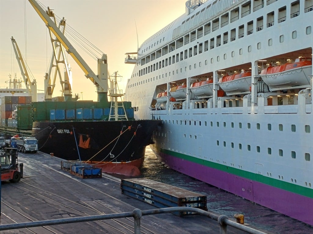News24 | WATCH | Cruise liner collides with cargo ship in Cape Town harbour