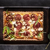 Baked savoury tart with blue cheese and figs