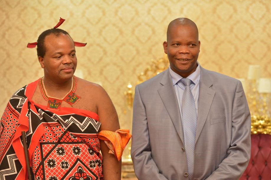 King Mswati III with VhaVenda King Toni Mphephu Ramabulana, exchanging views of national and international interest at a ceremony held at the King’s Palace, in Swaziland. 