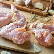 WATCH | 5 tips for properly handling raw chicken 