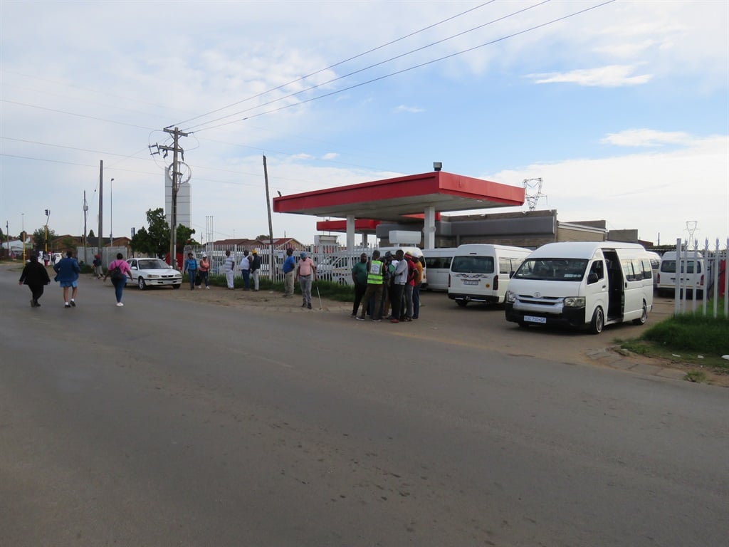 Taxis were parked in the kasi, leaving commuters stranded. Photo by Phineas Khoza