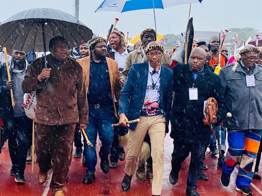The son of the late Inkosi Mangosuthu Buthelezi, Inkosi Zuzifa Buthelezi arriving at the party’s manifesto accompanied by amabutho. Photo by Xolile Nkosi