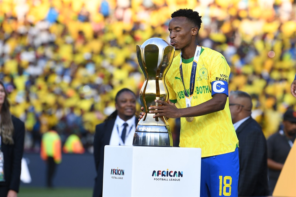 Mamelodi Sundowns captain Themba Zwane has been labelled as a generational inspiration by a fellow great.