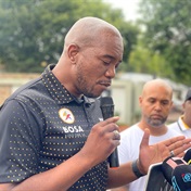 Maimane casts doubt on fairness of election as party submits signatures to IEC