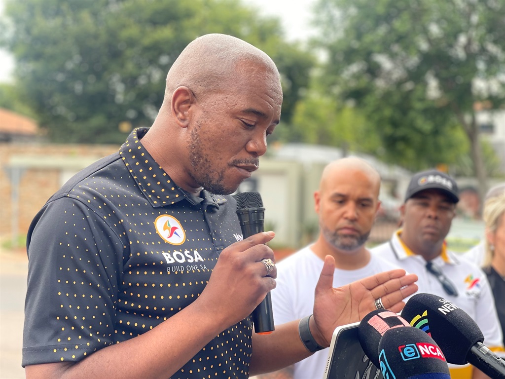 News24 | Maimane casts doubt on fairness of election as party submits signatures to IEC